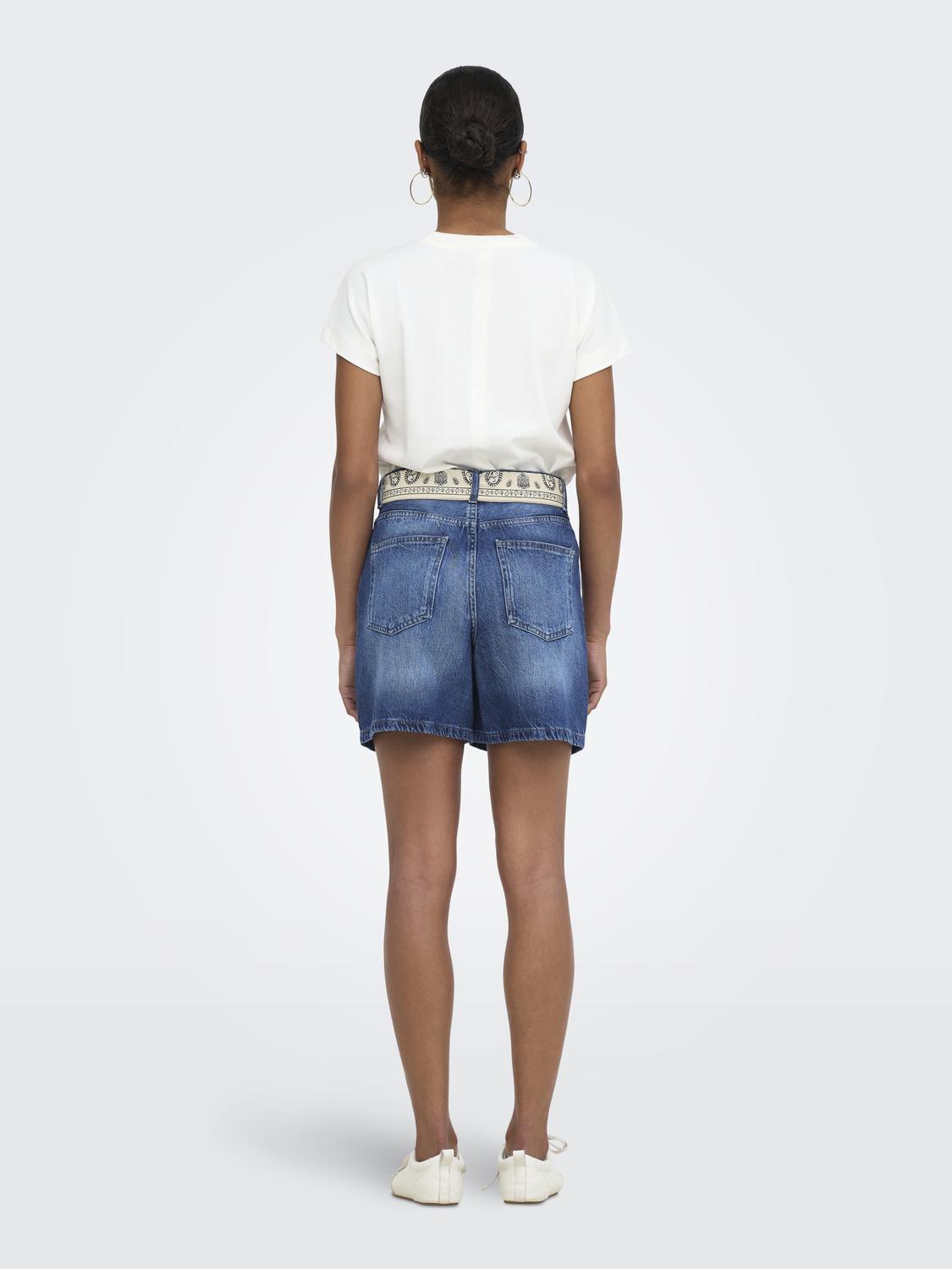 model_shot-back